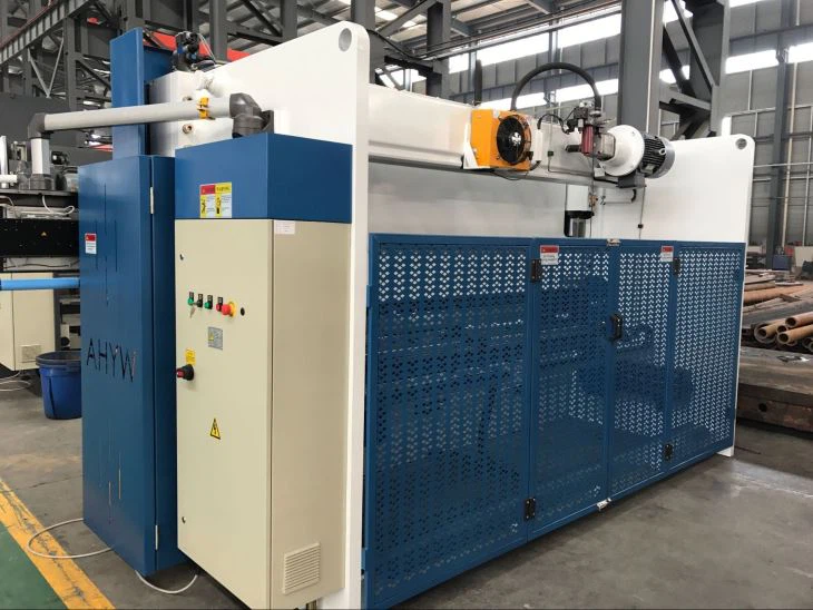 side and rear protection fence Yawei 4m synchro pressbrakes 6 axis
