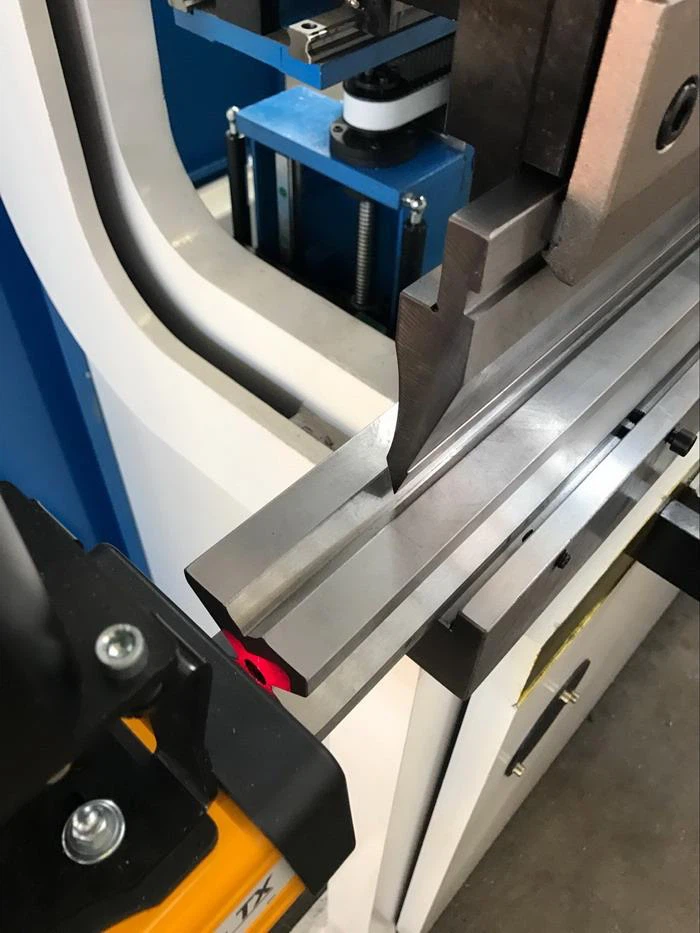 4 way die for Yawei 4m cnc pressbrake 6 axis Italy  DSP MCS CE safety guarding 