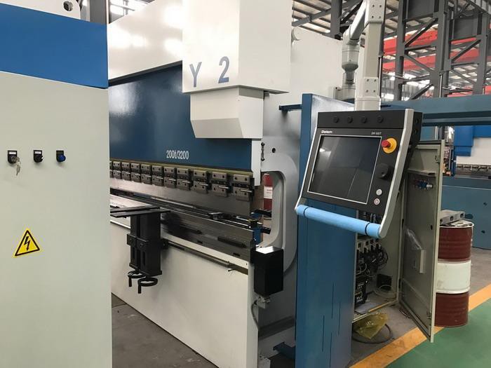 DELEM DA66T Touch screen Yawei PBC CNC Press brakes 220T3m