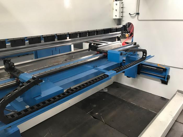XRZ1Z2 4 axis auto bending back gauge Yawei PBC 7 axis 200T3m cnc press brakes china suppliers