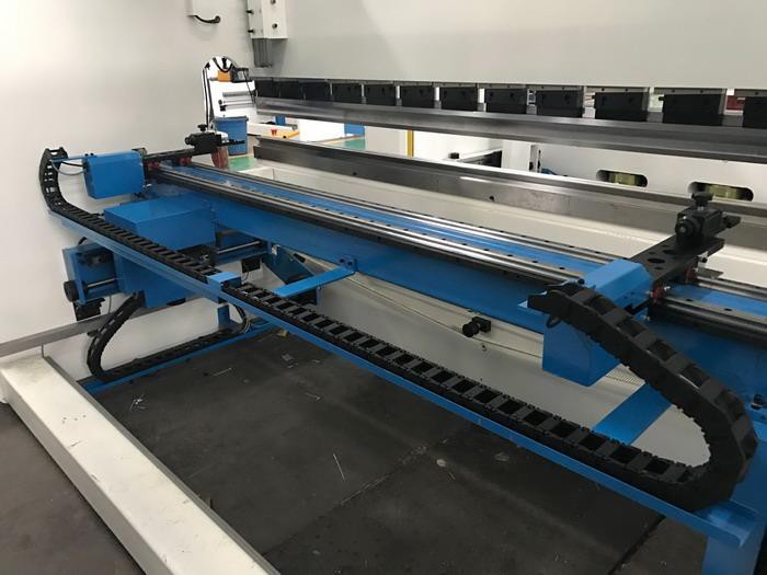 4 axis CNC press brake back gauges Yawei PBH DELEM DA66T  160T3M Metal bending machine china manufactures
