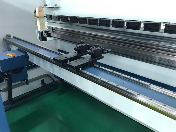 XR CNC controlled back gauge for 160T4m brake press 4 axis Yawei made in china 